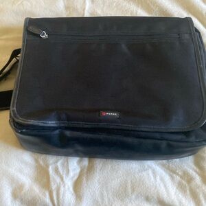 Foray laptop bag